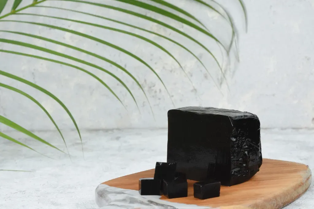 Jak myć twarz czarnym mydłem