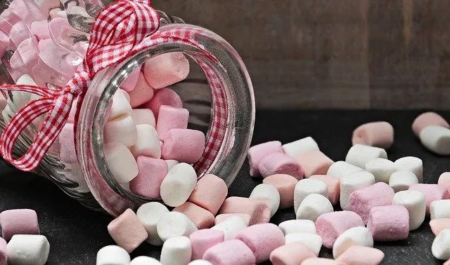 Jak jeść pianki marshmallow?